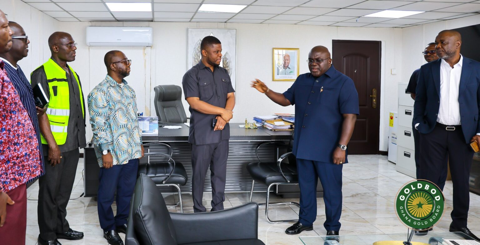 Chief of Staff commends GoldBod staff during working visit